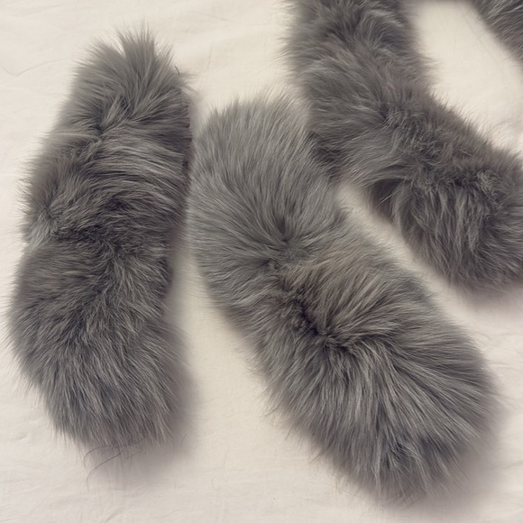 Genuine Fox fur scarf and sleeve cuffs - Picture 8 of 13
